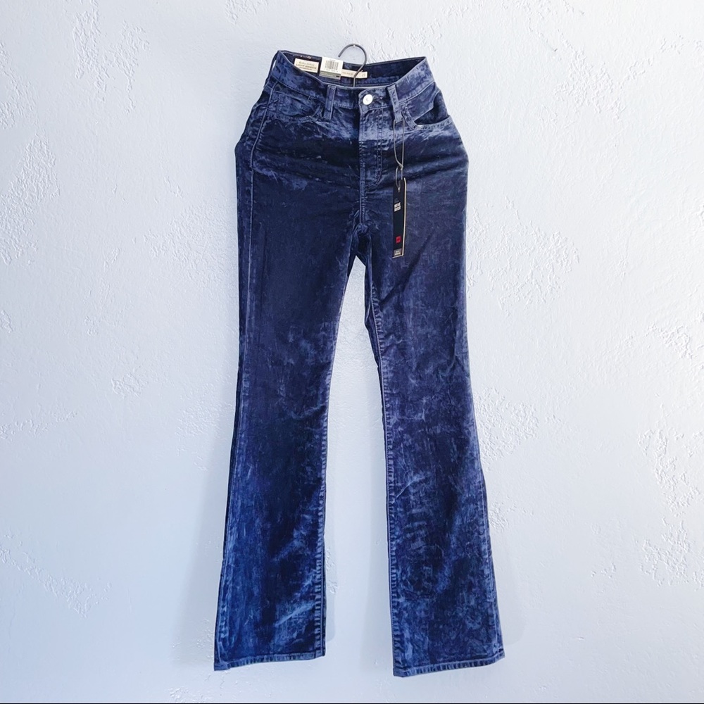 Levi's® Premium 
VELVET RIBCAGE BOOTCUT JEAN 23